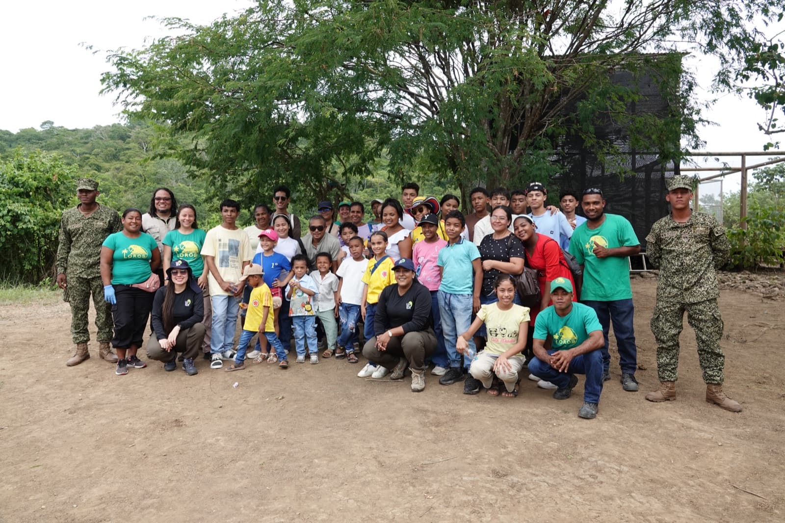 La comunidad local en una jornada de sensibilización de Fundación Loros