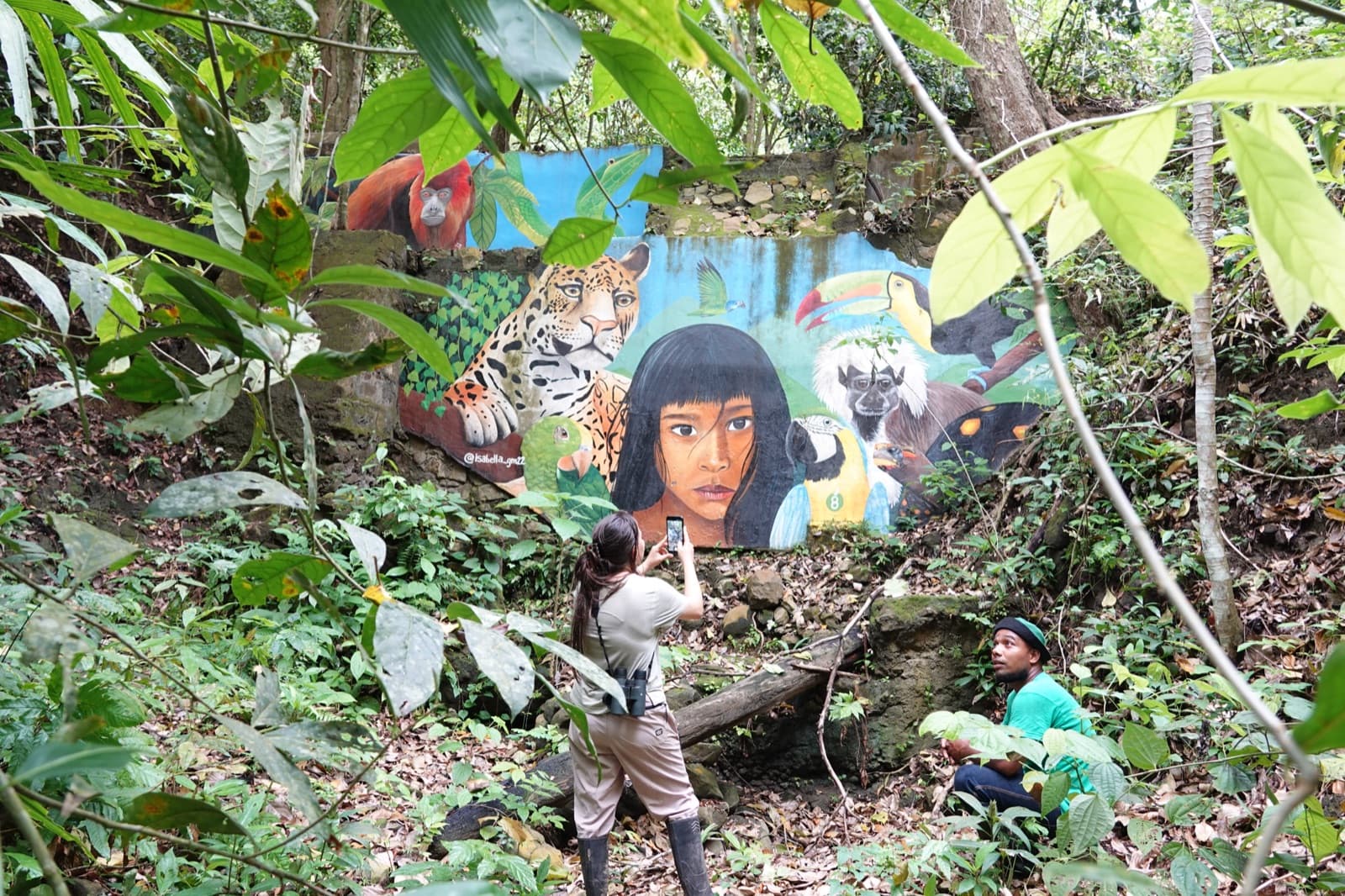 Mural de la fauna del bosque seco en el recorrido de la caminata